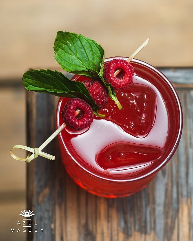 Coctel de frambuesa con hierbabuena